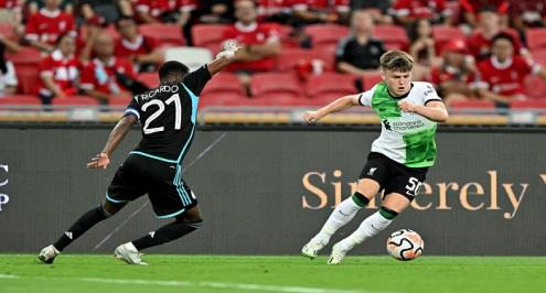 لاعب ليفربول: أحاول أن أتعلم كل شيء من صلاح